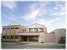 船橋いづみ幼稚園の外観(正面玄関から)