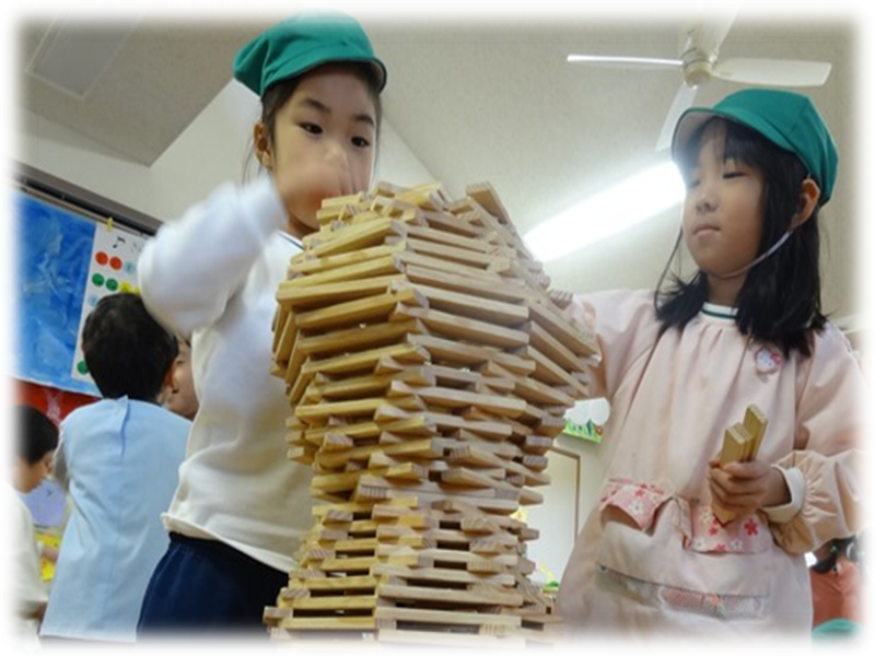 園児たちの自由遊びの様子