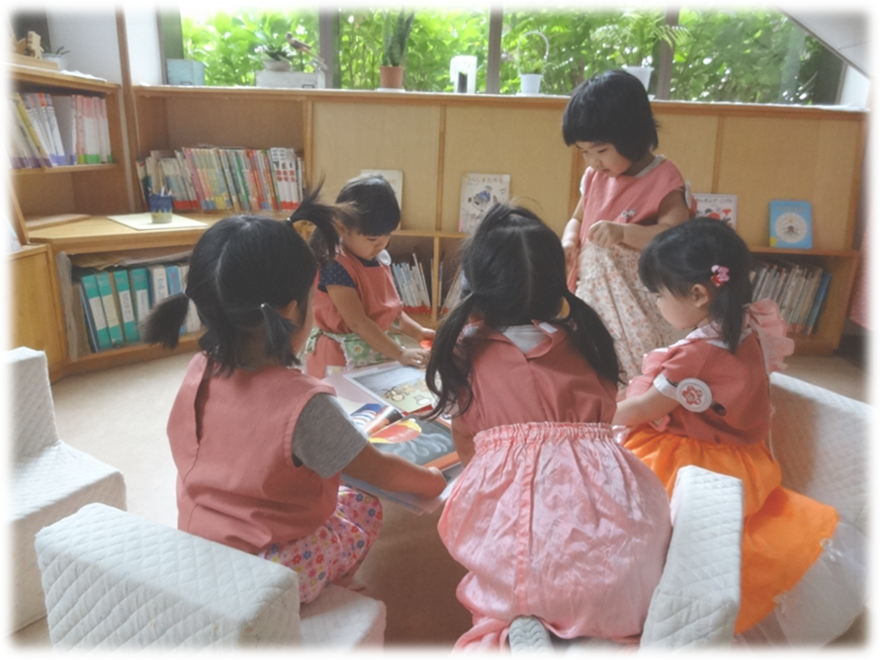 船橋いづみ幼稚園の絵本コーナー
